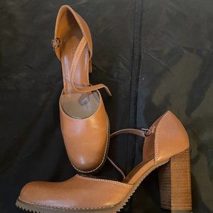 Kenneth Cole Size 8.5 Heels